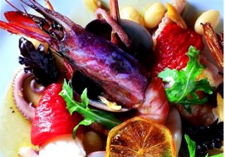 Grosses crevettes de la pêche locale du jour, vongole, haricots cocos du val Nervia en salade tiède à l'italienne