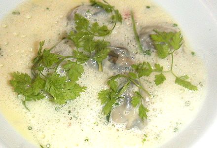 Raviolis d'escargots de Bourgogne dans leur bouillon d'ail doux