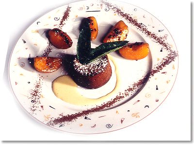 Moelleux au chocolat noir, abricots rôtis, crème anglaise aux fèves Tonka