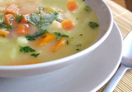Soupe aux légumes, à l'orge et à la crème (Krupnik)