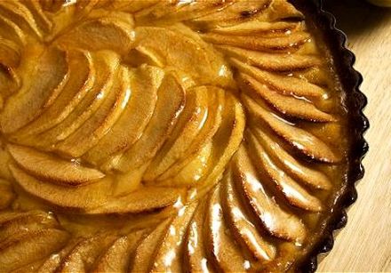 Tarte aux pommes sur fond de pâte d'amandes
