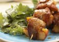 Brochettes de porc aux pêches
