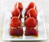 Tapas de thon frais mariné à l’huile d’olive, gingembre et fraise farcie 