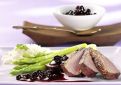 Poitrine de canard, sauce aux bleuets 