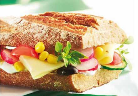  Le Fraîcheur (Sandwich Emmental, fromage frais, basilic, légumes) 
