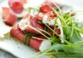 Roulés de bresaola au fromage de chèvre et agrumes