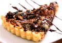 Tarte aux pruneaux et noix de pécan caramélisées