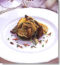 Spaghetti aux champignons, foie gras et fleurettes de basilic
