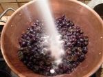 Confiture de raisins noirs, amandes grillées et sésame 1