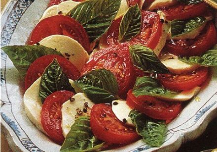 Salade de Capri (insalata caprese - mozzarella di buffala, tomates et basilic) 1